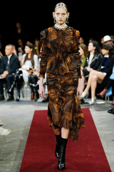 Look 38